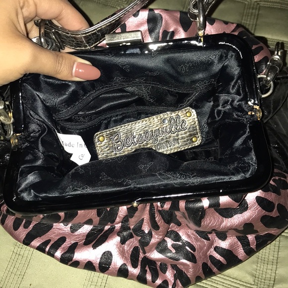 Betseyville pink animal print purse - Picture 3 of 3